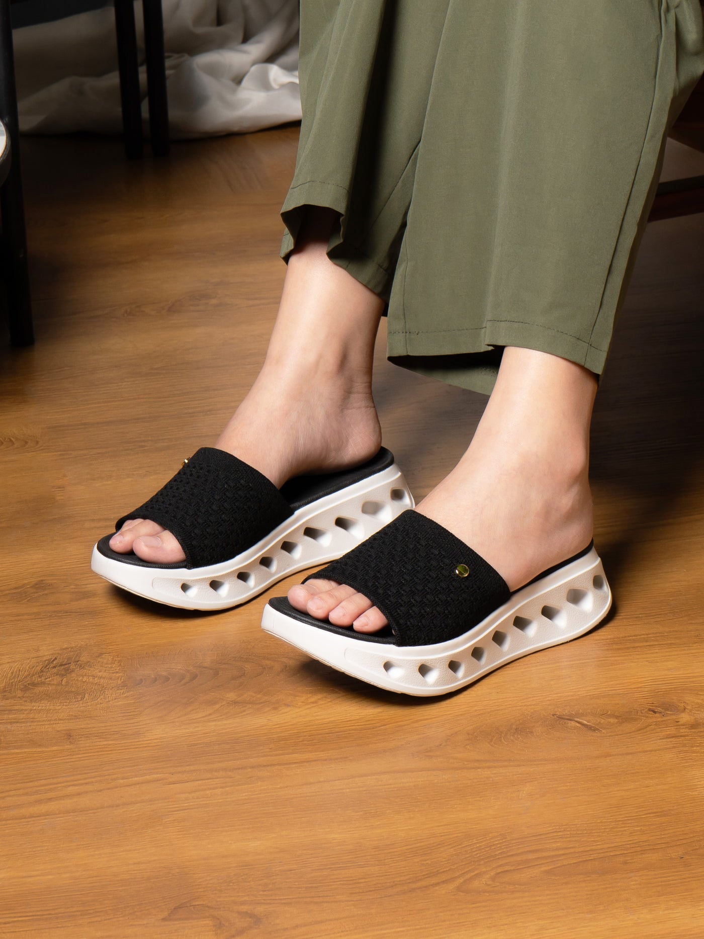 Sola Comfort Slides